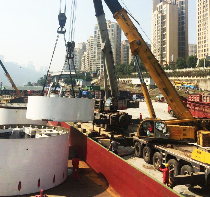 咸丰吊车作业中